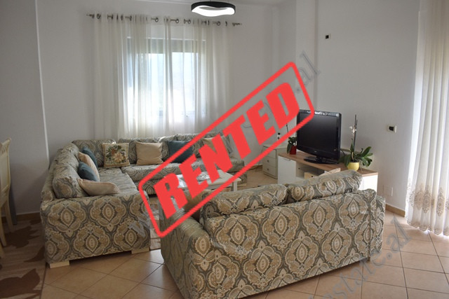 Apartament 3+1 me qira ne rrugen Osmeve&nbsp;prane rruges Elbasanit ne Tirane.
Apartamenti ndodhet 